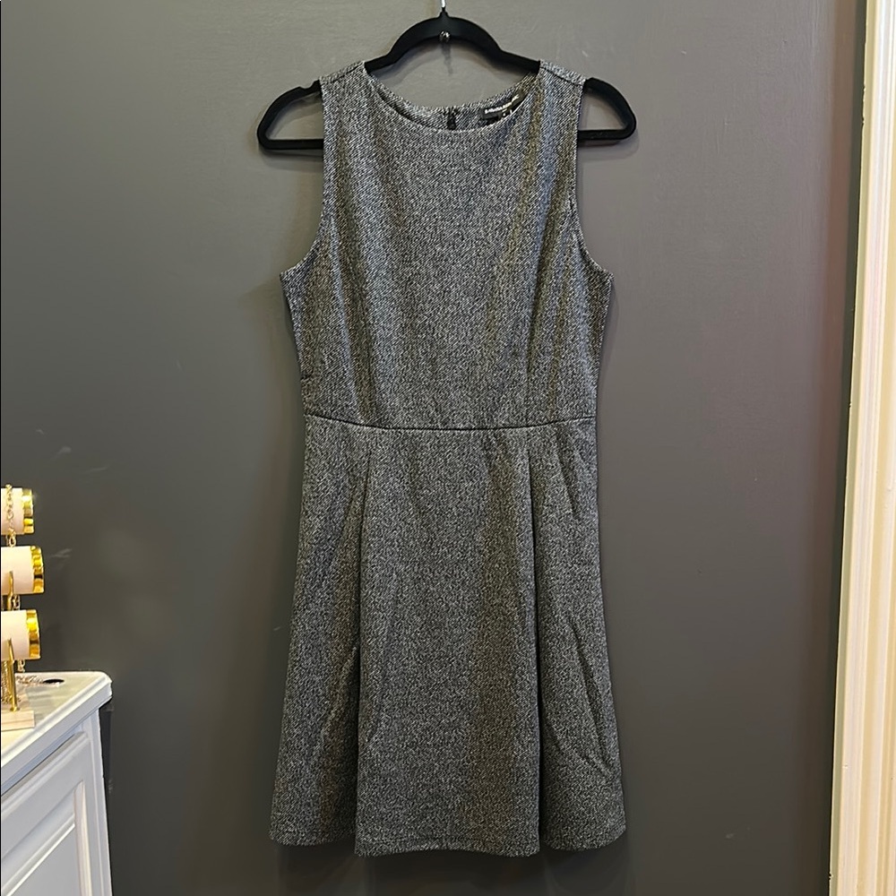 Banana Republic | Sleeveless Midi Dress | Size 6 | NWT - Picture 2 of 5
